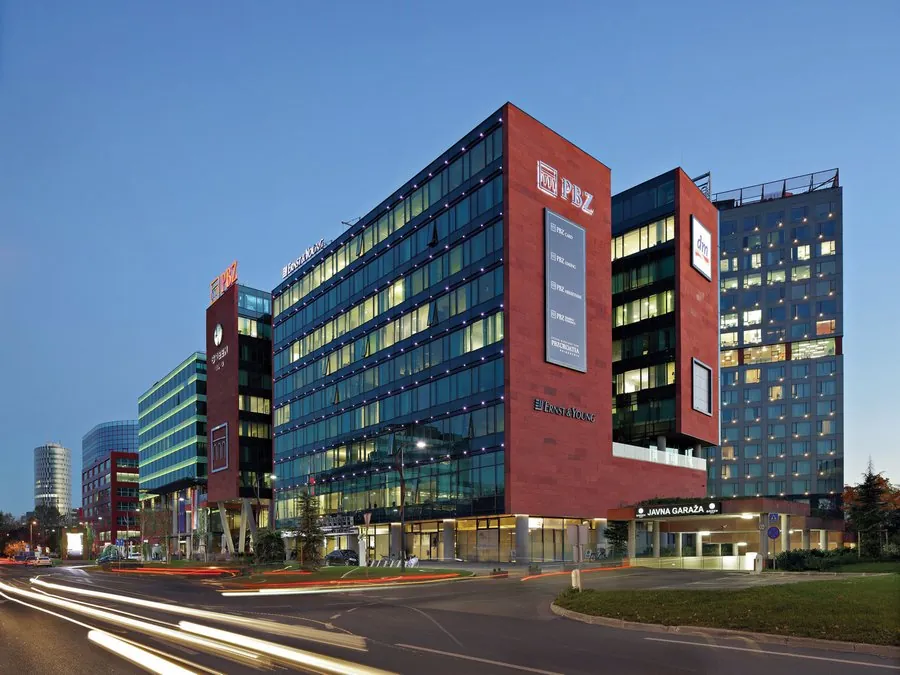 Expert opinions: quality of completed works on a business centre