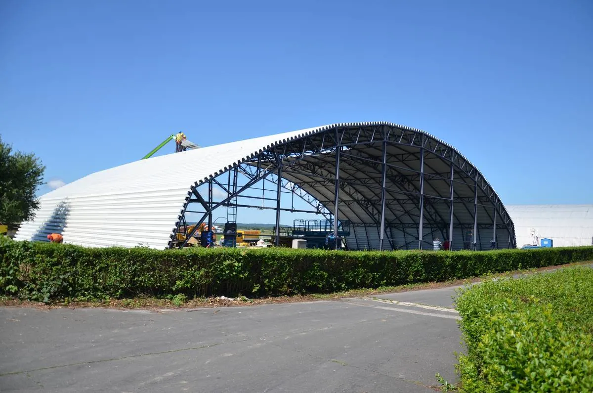 Site health and safety: renovation of a helicopter hangar, Lučko, photograph 2